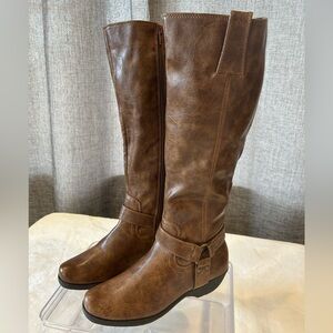 A2 by Aerosoles women’s brown rider boots with double zippers. Size 7